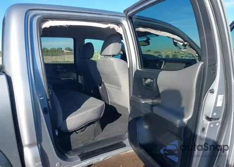 2017 Toyota Tacoma Sr5 V6 z USA, uszkodzony, nr VIN 3TMAZ5CN3HM041990